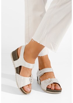 Srebrne sandały na niskim koturnie Eliasea ze sklepu Zapatos w kategorii Sandały damskie - zdjęcie 162858671