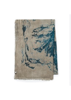 Damski szal w nieregularny wzór beżowo-niebieski ze sklepu WITTCHEN w kategorii Szaliki i chusty damskie - zdjęcie 162859844