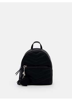 Mohito - Czarny plecak z brelokiem - czarny ze sklepu Mohito w kategorii Plecaki - zdjęcie 162865581
