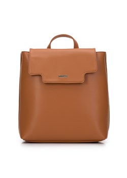 Damski plecak z ekoskóry z wyciętą klapą brązowy ze sklepu WITTCHEN w kategorii Plecaki - zdjęcie 162902753
