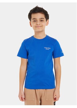 Calvin Klein Jeans T-Shirt Stack Logo IB0IB01319 Niebieski Regular Fit ze sklepu MODIVO w kategorii T-shirty chłopięce - zdjęcie 162905932