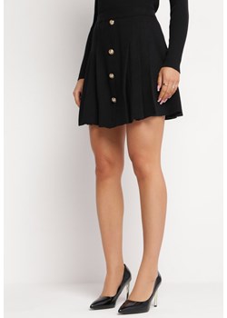 Czarna Spódnica Plisowana Mini z Ozdobnymi GuzikamiAlesya ze sklepu Born2be Odzież w kategorii Spódnice - zdjęcie 162925444