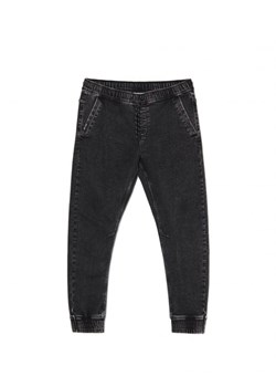 Cropp - Ciemnoszare jeansowe joggery - szary ze sklepu Cropp w kategorii Jeansy męskie - zdjęcie 162948272