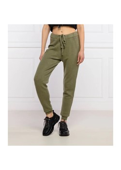 GUESS JEANS Spodnie dresowe TANYA | Regular Fit ze sklepu Gomez Fashion Store w kategorii Spodnie damskie - zdjęcie 163326142