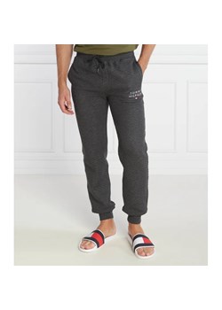 Tommy Hilfiger Spodnie dresowe HWK TRACK PANT QUILTED | Regular Fit ze sklepu Gomez Fashion Store w kategorii Spodnie męskie - zdjęcie 163344623