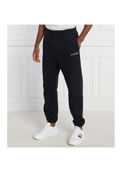 Tommy Hilfiger Spodnie dresowe MONOTYPE EMBRO SWEATPANT | Regular Fit ze sklepu Gomez Fashion Store w kategorii Spodnie męskie - zdjęcie 163344870