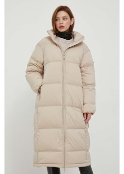 Calvin Klein kurtka puchowa damska kolor beżowy zimowa oversize ze sklepu ANSWEAR.com w kategorii Kurtki damskie - zdjęcie 163364814
