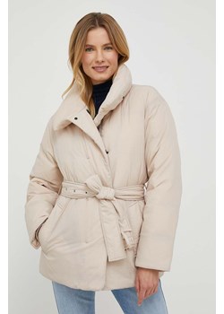 Calvin Klein kurtka puchowa damska kolor beżowy zimowa ze sklepu ANSWEAR.com w kategorii Kurtki damskie - zdjęcie 163365392