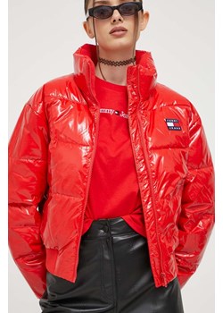 Tommy Jeans kurtka damska kolor czerwony zimowa oversize ze sklepu ANSWEAR.com w kategorii Kurtki damskie - zdjęcie 163365934