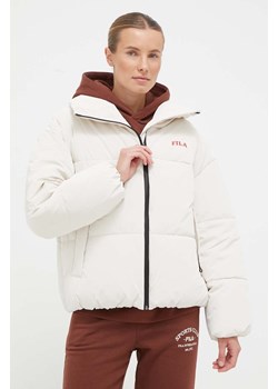 Fila kurtka damska kolor beżowy zimowa ze sklepu ANSWEAR.com w kategorii Kurtki damskie - zdjęcie 163368244