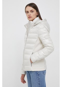 Calvin Klein kurtka damska kolor beżowy zimowa ze sklepu ANSWEAR.com w kategorii Kurtki damskie - zdjęcie 163371824