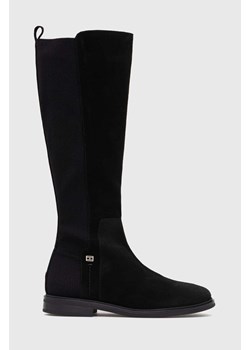 Tommy Hilfiger kozaki TOMMY ESSENTIALS LONGBOOT damskie kolor czarny na płaskim obcasie FW0FW07476 ze sklepu ANSWEAR.com w kategorii Kozaki damskie - zdjęcie 163374023