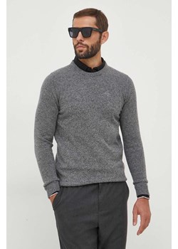Barbour sweter wełniany męski kolor szary ciepły ze sklepu ANSWEAR.com w kategorii Swetry męskie - zdjęcie 163379481