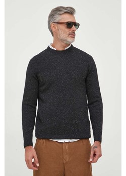 Barbour sweter wełniany męski kolor czarny ciepły ze sklepu ANSWEAR.com w kategorii Swetry męskie - zdjęcie 163379491