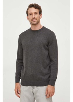 Barbour sweter bawełniany kolor szary lekki ze sklepu ANSWEAR.com w kategorii Swetry męskie - zdjęcie 163379511