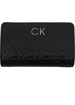 Calvin Klein Portfel RE-LOCK BIFOLD ze sklepu Gomez Fashion Store w kategorii Portfele damskie - zdjęcie 163442331