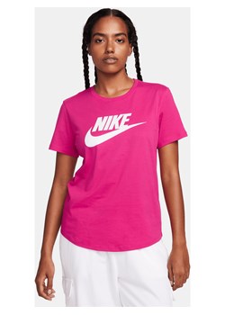 Damski T-shirt z logo Nike Sportswear Essentials - Różowy ze sklepu Nike poland w kategorii Bluzki damskie - zdjęcie 163460054