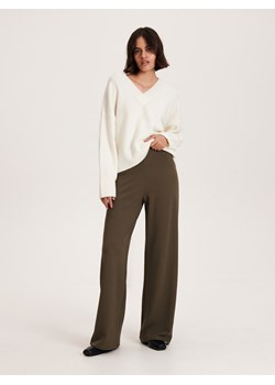 Reserved - Gładkie spodnie - zielony ze sklepu Reserved w kategorii Spodnie damskie - zdjęcie 163473842