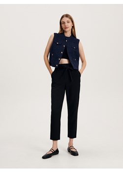 Reserved - Spodnie z wiązanym paskiem - czarny ze sklepu Reserved w kategorii Spodnie damskie - zdjęcie 163474902