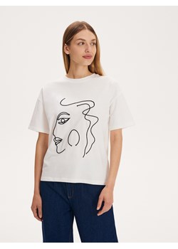 Reserved - T-shirt z haftem - złamana biel ze sklepu Reserved w kategorii Bluzki damskie - zdjęcie 163479852