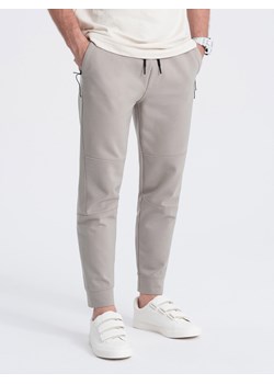 Męskie spodnie dresowe joggery na gumce z przeszyciami – popielate V1 OM-PASK-0142 ze sklepu ombre w kategorii Spodnie męskie - zdjęcie 163491550