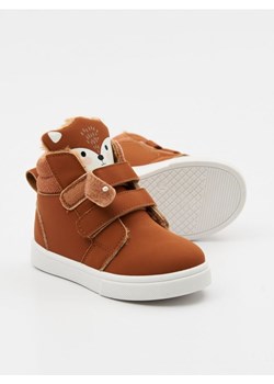 Sinsay - Sneakersy za kostkę na rzepy - brązowy ze sklepu Sinsay w kategorii Trampki dziecięce - zdjęcie 163501152