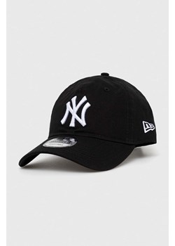 New Era czapka z daszkiem bawełniana kolor czarny z aplikacją NEW YORK YANKEES ze sklepu PRM w kategorii Czapki z daszkiem damskie - zdjęcie 163502571