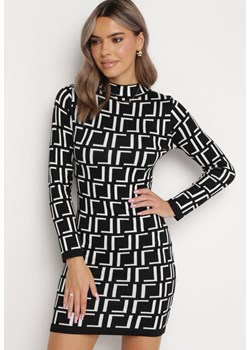 Czarno-Biała Sukienka Mini ze Sweterkowego Materiału w Geometryczny Wzór Lenikes ze sklepu Born2be Odzież w kategorii Sukienki - zdjęcie 163524860