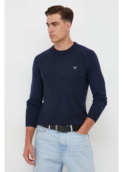 Guess sweter z domieszką wełny męski kolor granatowy ze sklepu ANSWEAR.com w kategorii Swetry męskie - zdjęcie 163535123