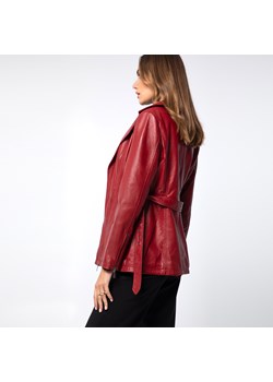 Damska kurtka skórzana z paskiem czerwona ze sklepu WITTCHEN w kategorii Kurtki damskie - zdjęcie 163555420