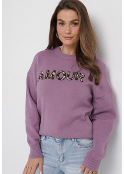Fioletowy Sweter z Napisem Amour i Okrągłym Dekoltem Satrise ze sklepu Born2be Odzież w kategorii Swetry damskie - zdjęcie 163569861
