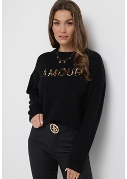 Czarny Sweter z Napisem Amour i Okrągłym Dekoltem Satrise ze sklepu Born2be Odzież w kategorii Swetry damskie - zdjęcie 163569881