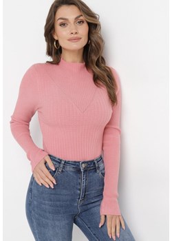 Różowy Prążkowany Sweter z Ozdobnym Tłoczeniem Sernara ze sklepu Born2be Odzież w kategorii Swetry damskie - zdjęcie 163573904