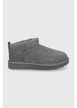 UGG śniegowce zamszowe Classic Ultra Mini kolor szary 1116109.GREY ze sklepu PRM w kategorii Śniegowce damskie - zdjęcie 163647051