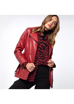 Damska kurtka skórzana z paskiem czerwona ze sklepu WITTCHEN w kategorii Kurtki damskie - zdjęcie 163650604