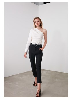 trendyol Spodnie w kolorze czarnym ze sklepu Limango Polska w kategorii Spodnie damskie - zdjęcie 163735173