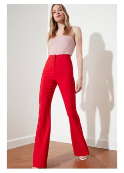 trendyol Spodnie w kolorze czerwonym ze sklepu Limango Polska w kategorii Spodnie damskie - zdjęcie 163757140