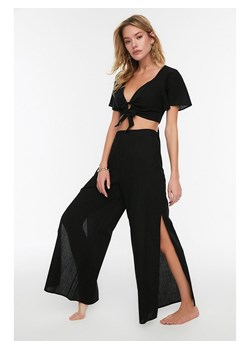 trendyol Spodnie w kolorze czarnym ze sklepu Limango Polska w kategorii Spodnie damskie - zdjęcie 163769663