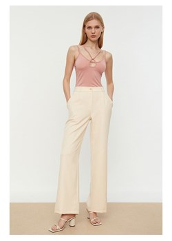 trendyol Spodnie w kolorze beżowym ze sklepu Limango Polska w kategorii Spodnie damskie - zdjęcie 163786152