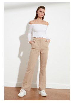 trendyol Spodnie w kolorze beżowym ze sklepu Limango Polska w kategorii Spodnie damskie - zdjęcie 163786302
