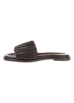 Marc O&apos;Polo Shoes Skórzane klapki w kolorze czarnym ze sklepu Limango Polska w kategorii Klapki damskie - zdjęcie 163796551