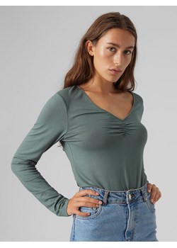 Vero Moda Koszulka w kolorze zielonym ze sklepu Limango Polska w kategorii Bluzki damskie - zdjęcie 163803294