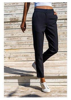 Gunes Kizi Spodnie chino w kolorze czarnym ze sklepu Limango Polska w kategorii Spodnie damskie - zdjęcie 163803894