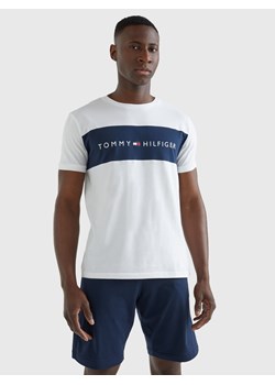 T-shirt męski Logo Flag Tommy Hilfiger biały UM0UM01170 ze sklepu piubiu_pl w kategorii T-shirty męskie - zdjęcie 163845834