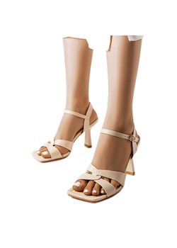 Beżowe sandały na szpilce z paskiem Karolina beżowy ze sklepu ButyModne.pl w kategorii Sandały damskie - zdjęcie 163848071