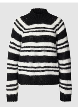 Sweter z dzianiny ze wzorem w paski model ‘NARMANELL’ ze sklepu Peek&Cloppenburg  w kategorii Swetry damskie - zdjęcie 163850551