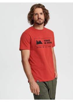 Sinsay - Koszulka z nadrukiem - pomarańczowy ze sklepu Sinsay w kategorii T-shirty męskie - zdjęcie 163860434
