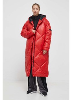 Didriksons kurtka damska kolor czerwony zimowa oversize ze sklepu ANSWEAR.com w kategorii Kurtki damskie - zdjęcie 163874734