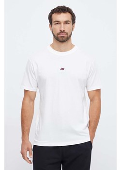 New Balance t-shirt bawełniany męski kolor beżowy z nadrukiem ze sklepu ANSWEAR.com w kategorii T-shirty męskie - zdjęcie 163875983