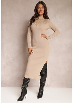 Beżowa Dzianinowa Sukienka Midi z Rozcięciem i Koronkowym Zdobieniem Endean ze sklepu Renee odzież w kategorii Sukienki - zdjęcie 163886574